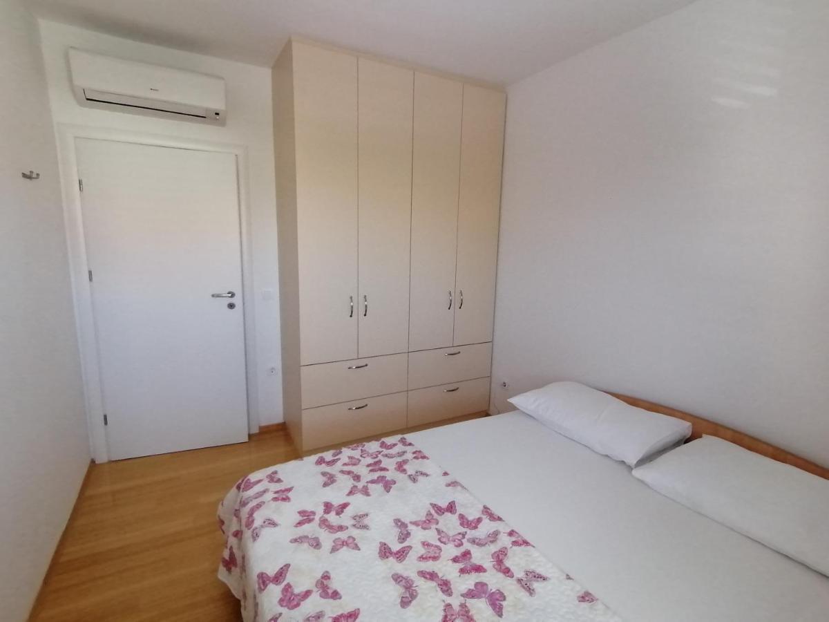 Lily Apartments Punta Skala Petrcane Exterior photo