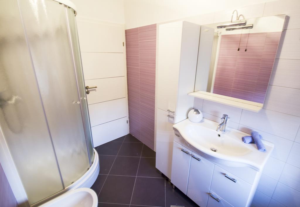 Lily Apartments Punta Skala Petrcane Room photo